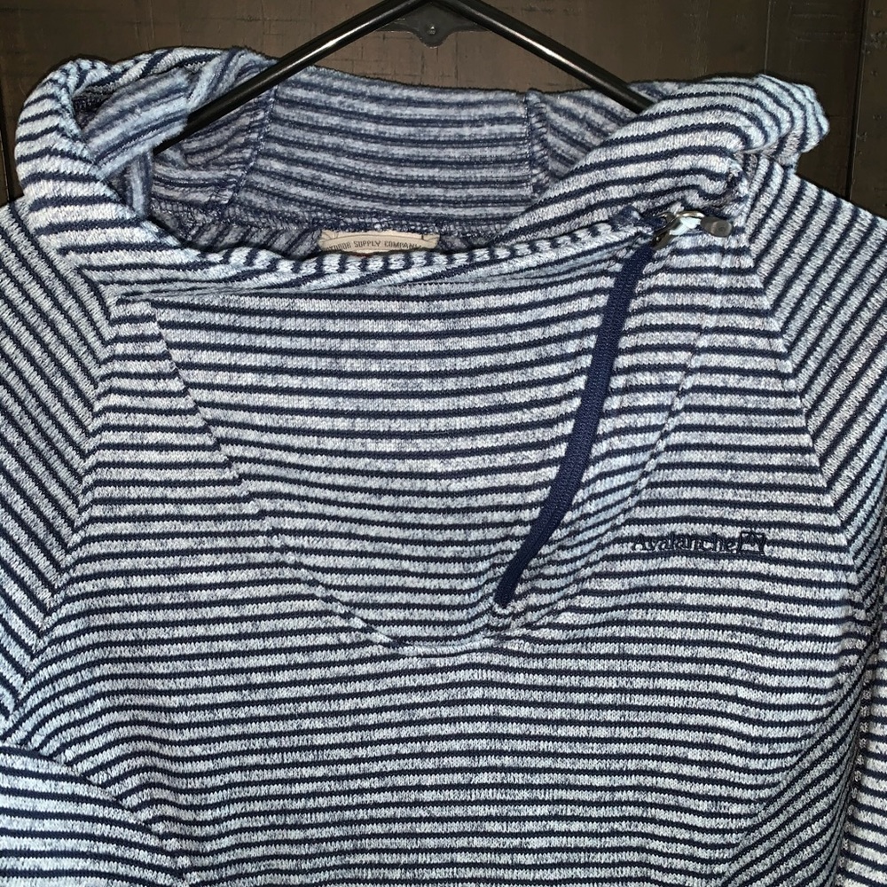 Avalanche hooded sweatshirt, large